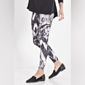 Lysse Twist Zip Ponte Leggings in White Black size Medium